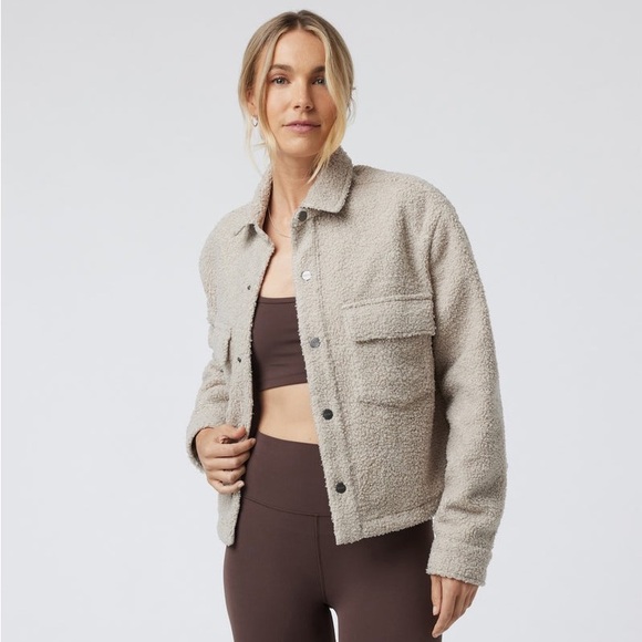 Vuori Jackets & Blazers - Vuori Sherpa Fleece Cropped Trucker Jacket Beige Womens Size Large NWT